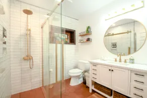 Full top floor guest house! - Image 4