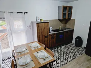 Charming 2-bedroom, fully-equipped - Image 4