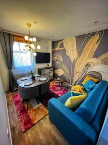 The Hidden Jewel: Chic & Modern Comfort Refuge - Image 2