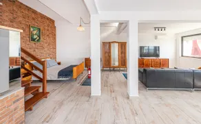 The River Studio: Super Spacious + River Views - Image 2