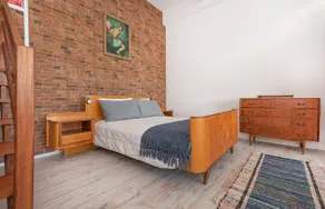 The River Studio: Super Spacious + River Views - Image 3