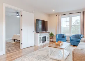 Countryside Oasis: Charming 1BR Farmhouse Getaway - Image 5