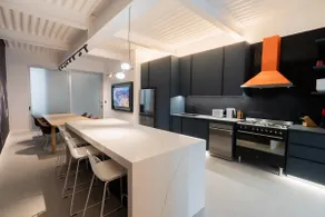 Opulent 3-Bedroom Luxury for 6 in City Center - Image 4