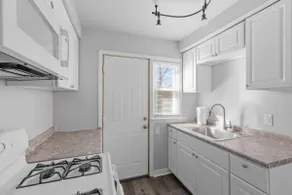 Townhome Near Munster/Hospital/BP Refinery - Image 5