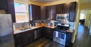 2 BDRM Quiet Berwyn Apt w/ Free Garage - Image 2