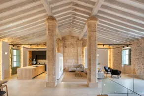 Fascinating house in Petra - Image 2