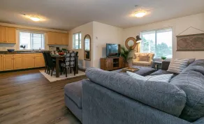 Cozy Renovated Oasis W Private Terrace & Parking - Image 4
