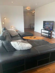 Appartment with Hot Tub and Backyard and Free Parking - Image 3