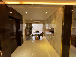 DownTown Apartment at Mahalaxmi Race Course. - Image 3