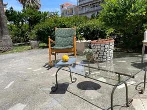 Peculiar Garden Apartment - Image 3