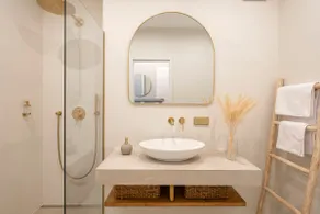 Aurum Suite - Luxury City Apartment - Image 4