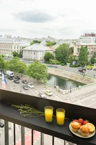 Superb River Views 2BR Flat | Top Location - Image 2