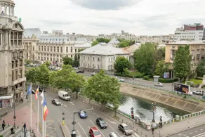 Superb River Views 2BR Flat | Top Location - Image 3