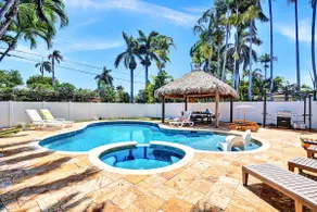 Seaside Oasis in Hollywood Lakes near the Beach - Image 2