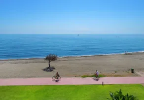 405 Luxury 4 Bed Penthouse, Heated 20m Pool-Front Line-Paseo-Bikes-BBQ-Hot Tub - Image 2