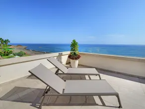 405 Luxury 4 Bed Penthouse, Heated 20m Pool-Front Line-Paseo-Bikes-BBQ-Hot Tub - Image 3