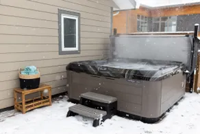 Mackenzie Haven - House w/ Hot Tub, Sauna & Yard - Image 4