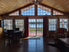 Ocean Breeze Cottage w/ hot tub - Image 4