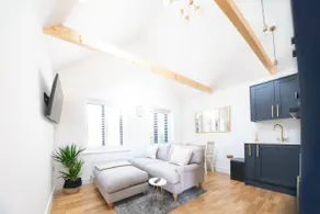 Modern bungalow near Goodwood - Image 5