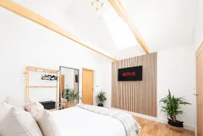 Modern bungalow near Goodwood - Image 2