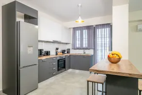 Entire floor comfort 3 bedroom apartment - Image 5