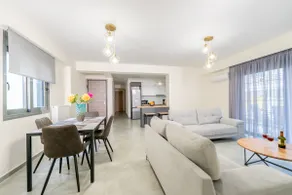 Entire floor comfort 3 bedroom apartment - Image 4