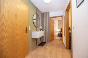 Luxx Home BC, Central Kitchen Balcony Parking Wi-Fi - Image 3