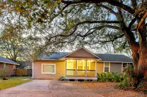 6 beds in comfy midcity cottage - Image 2