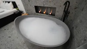 Suite with tub and fireplace - Image 4