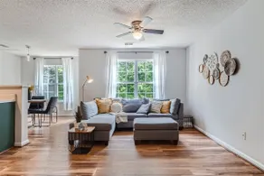 King Bed - Townhome in University Area - Image 3