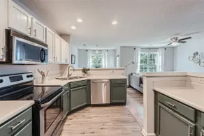 King Bed - Townhome in University Area - Image 5