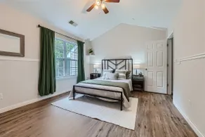 King Bed - Townhome in University Area - Image 2