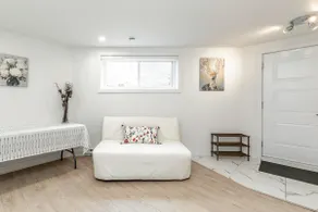 Family Home in Longueuil • 2 Bed • 1 Bathroom - Image 5