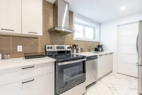 Family Home in Longueuil • 2 Bed • 1 Bathroom - Image 3