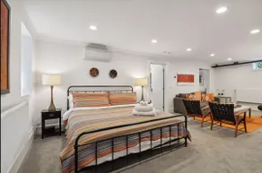 Private suite near lakes & shops - Image 2