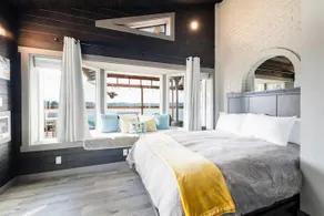 Serene Inlet Waterfront Olympia Beach House - Image 5