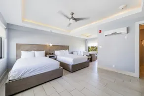 At Mine | Pool Double Suite in Fort Lauderdale - Image 2