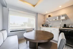 At Mine | Pool Double Suite in Fort Lauderdale - Image 5