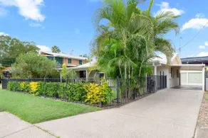 Kiesha House Beachfront Serenity - Image 4
