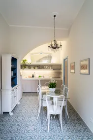 Elegant and near the sea - Image 5