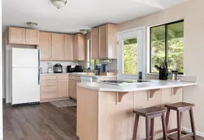 Spacious Family retreat w ocean view, pet-friendly - Image 5