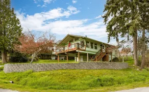 Spacious Family retreat w ocean view, pet-friendly - Image 2