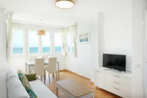 Beautiful frontline apartment in Torrox - Image 3