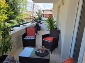LARGE RECENT 2 ROOM, QUIET TERRACE NEAR EVERYTHING - Image 2