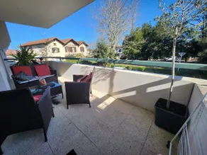 LARGE RECENT 2 ROOM, QUIET TERRACE NEAR EVERYTHING - Image 3