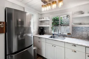 Bright and Cozy Beach Cottage - Image 4