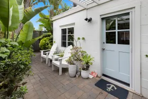 Bright and Cozy Beach Cottage - Image 2