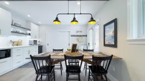 New, stylish APT steps to sunsets & beach - Image 2