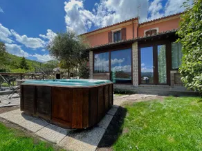 Villa surrounded by greenery - Image 3