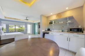At Mine | Las Olas Suite with Pool - Image 5